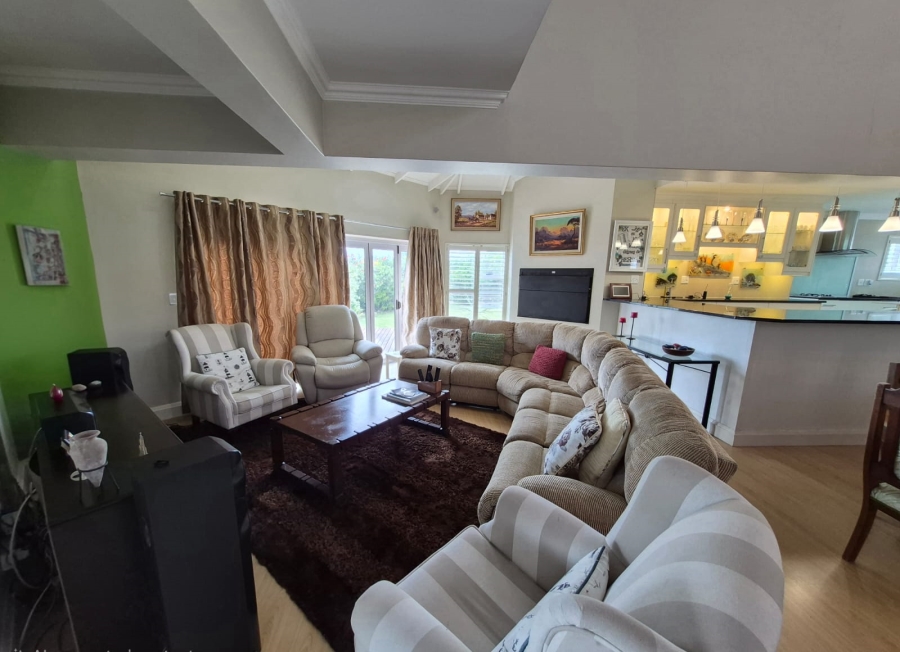 3 Bedroom Property for Sale in Boggomsbaai Western Cape